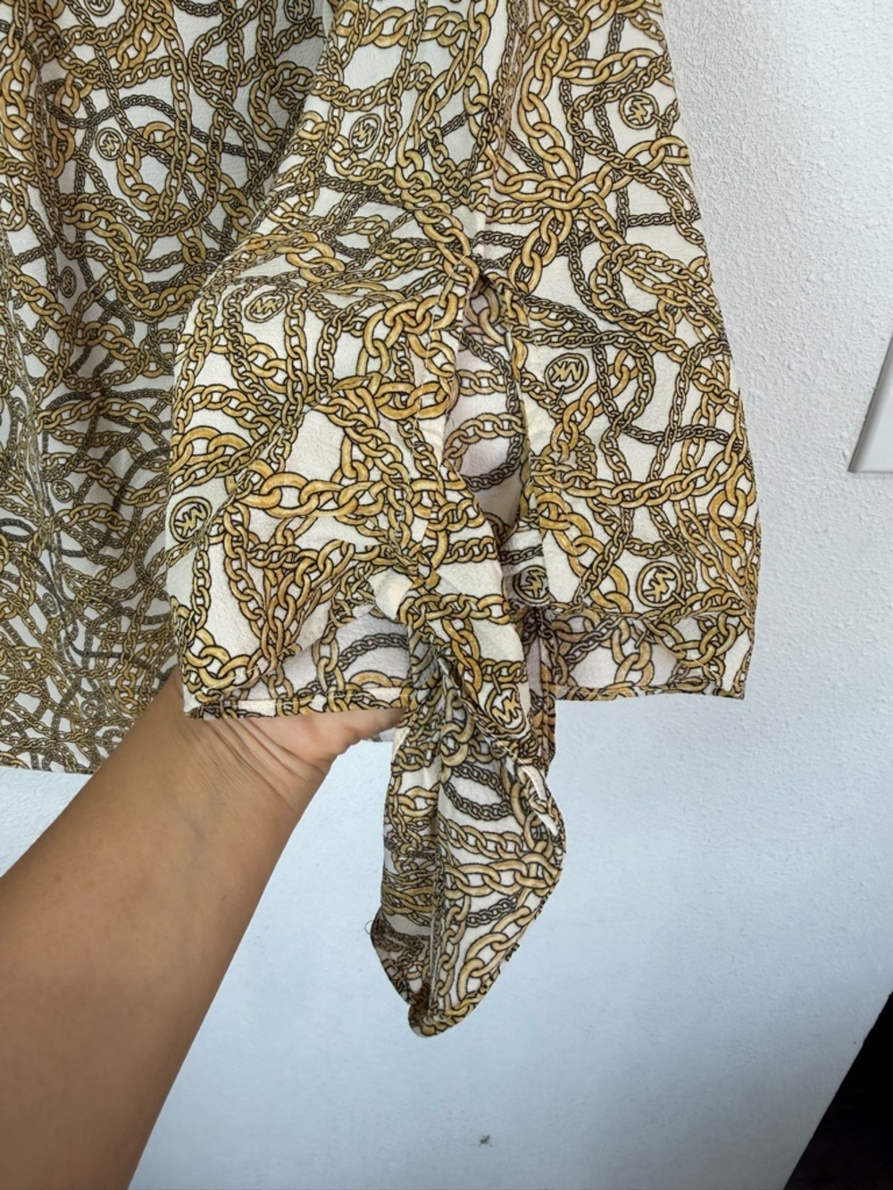 Michael Kors Chain Print Blouse Gold Cream V-Neck Tie Sleeve Top Size M - Picture 5 of 9